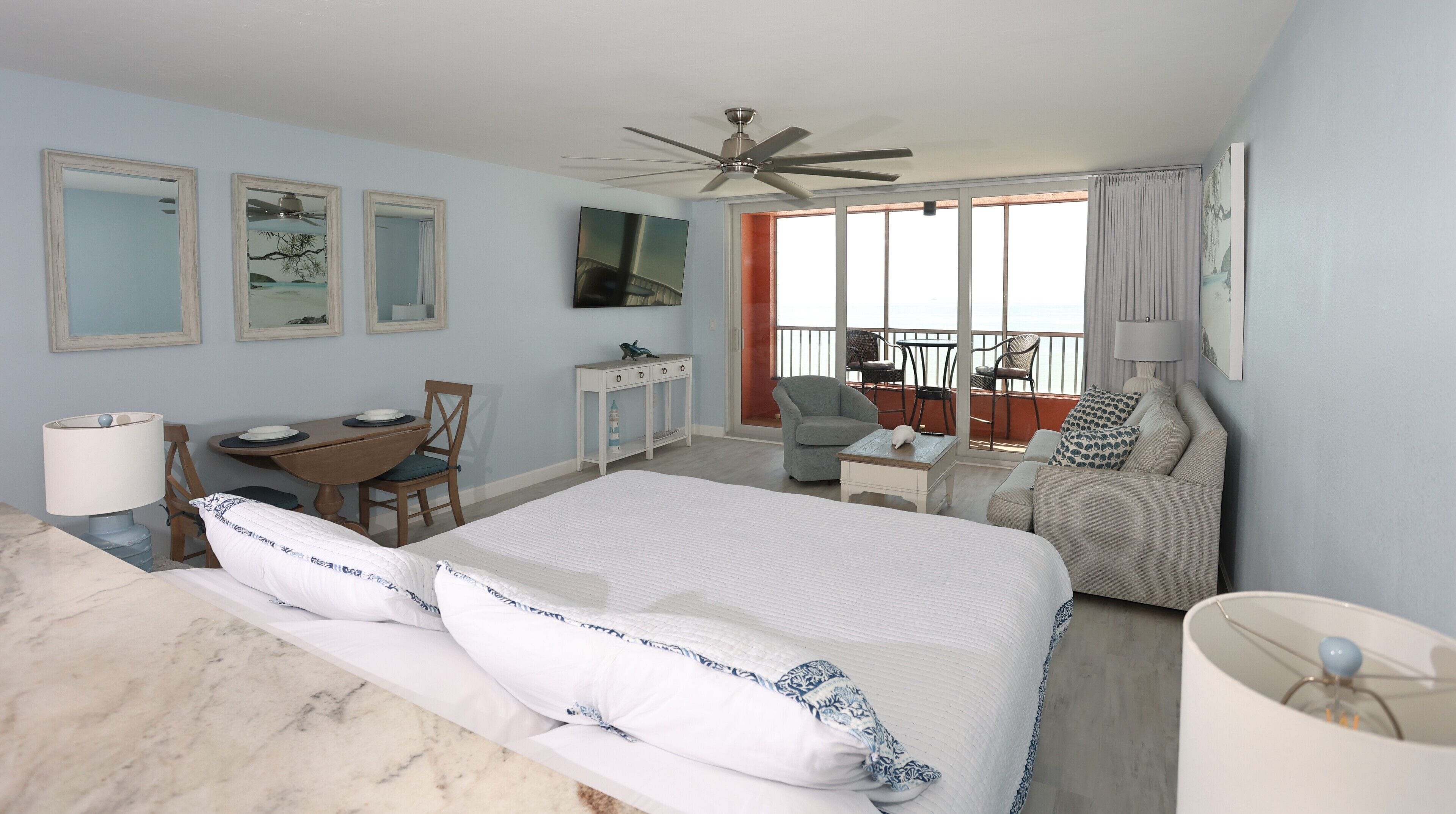 Royal Studio Suite, Non Smoking, Beach View | Living area