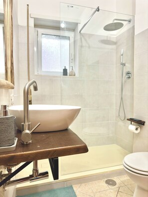 Bathroom - New Spacious apartment 2 steps from Metro A (Roma)