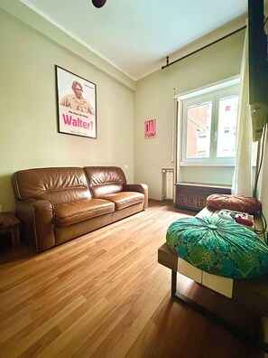 Living area - New Spacious apartment 2 steps from Metro A (Roma)