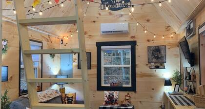 Raccoon Lodge at Coops Creek Cabins