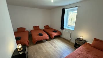 2 bedrooms, iron/ironing board, WiFi, bed sheets