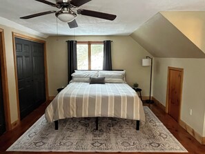 3 bedrooms, travel cot, free WiFi, bed sheets