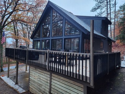 Modern Chalet Near Mt. Sunapee & Lake Massasecum