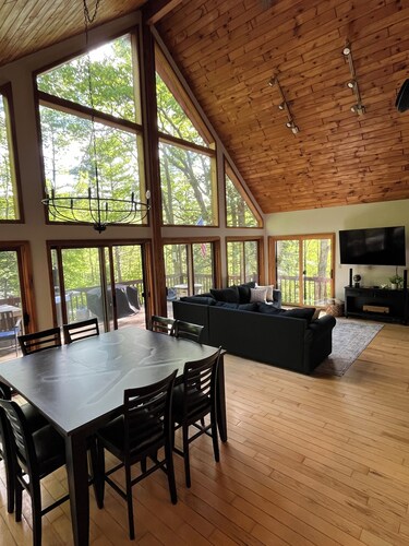 3-bedroom chalet next to skiing, hiking, boating and breweries