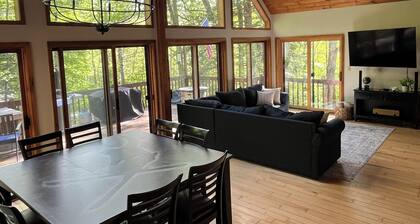 3-bedroom chalet next to skiing, hiking, boating and breweries