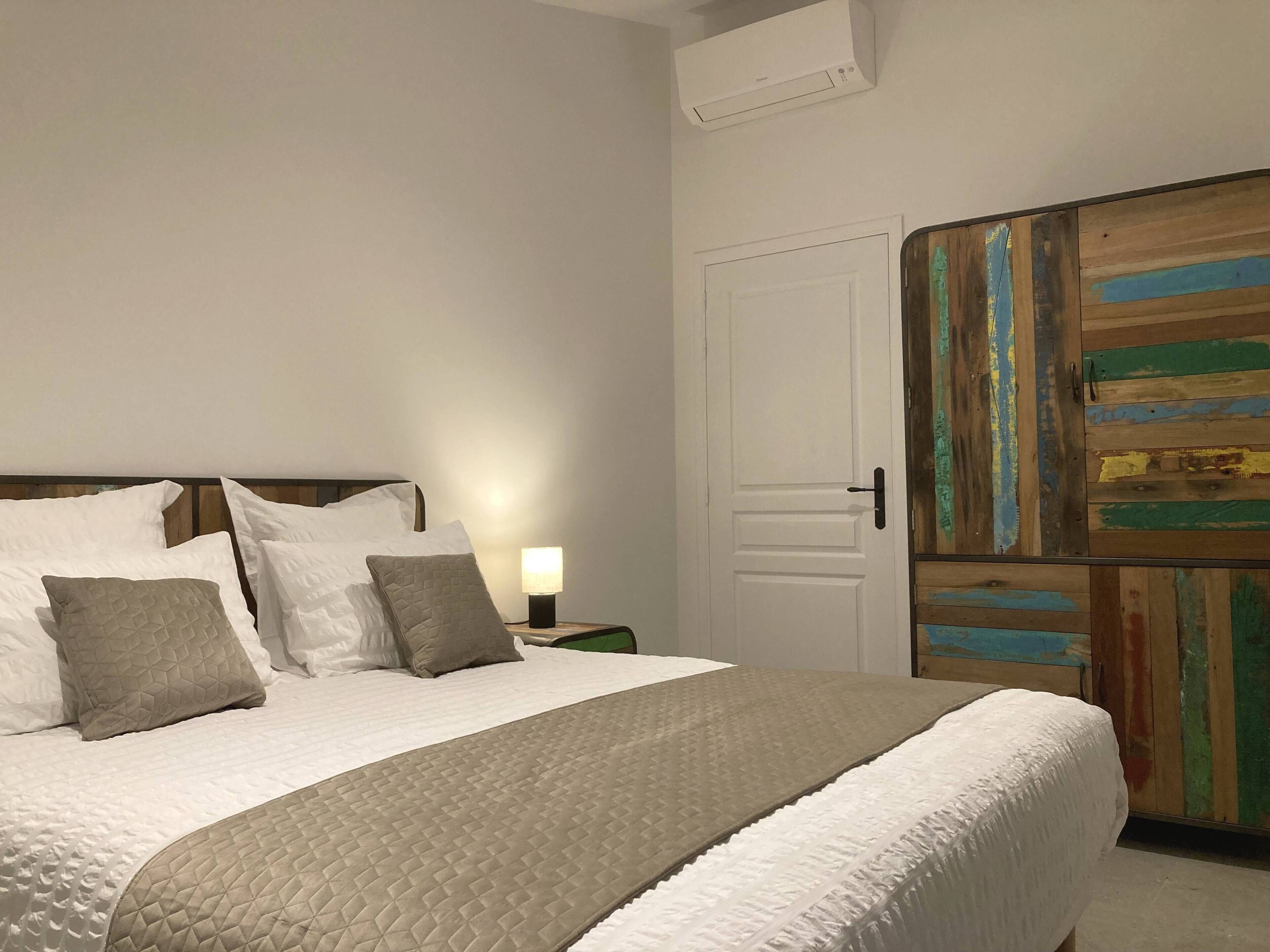 3 chambres, fer et planche à repasser, Wi-Fi, draps fournis