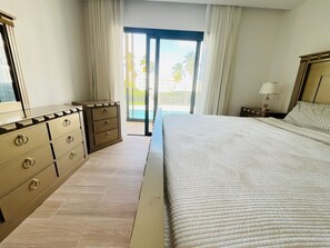 2 bedrooms, iron/ironing board, internet, bed sheets