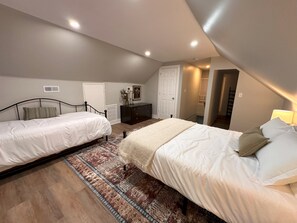 3 bedrooms, desk, iron/ironing board, free WiFi