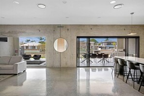 Room - Luxico Urban Hideaway (Pet Friendly) (Broadbeach Waters)