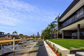 Room - Luxico Urban Hideaway (Pet Friendly) (Broadbeach Waters)