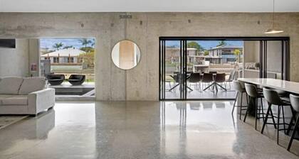 Luxico Urban Hideaway (Pet Friendly)