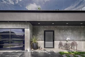 Room - Luxico Urban Hideaway (Pet Friendly) (Broadbeach Waters)