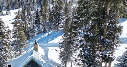 Welcoming, quaint A-frame cabin with WiFi in charming Brian Head
