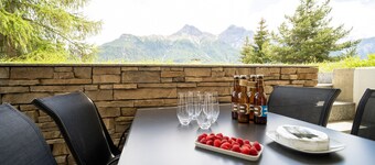 Costa Dad Archas Taverna Parterre: Modern 3.5-room flat in Sent