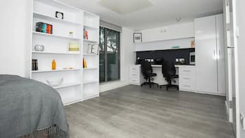 Studio, 1 Large Twin Bed, Non Smoking | Blackout drapes, free WiFi