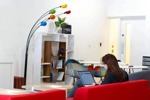 Lobby sitting area - Student Only The Cube Ealing (London)