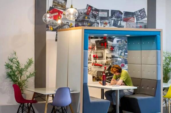 Lobby sitting area - Student Only The Cube Ealing (London)