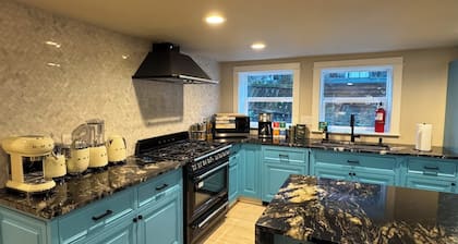 Charming 2-bedroom apartment in wonderful Portland