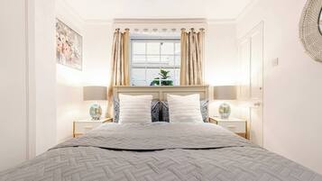 1 slaapkamer, een strijkplank/strijkijzer, reisbedje, wifi