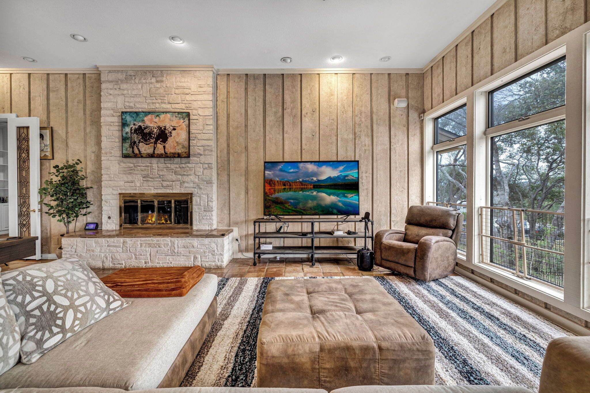 Smart TV, fireplace, foosball, books