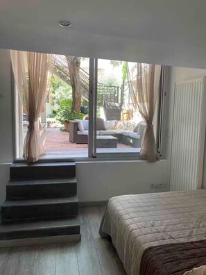 2 habitaciones, escritorio, tabla de planchar con plancha y wifi