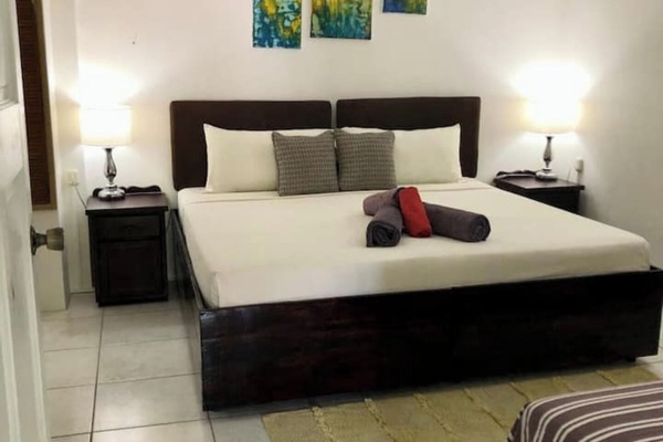 Cozy bedroom with option for 1 King or 2 Single beds to accommodate up to 4