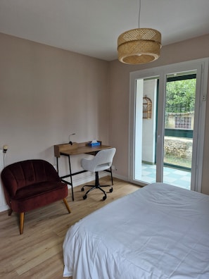 2 bedrooms, iron/ironing board - Apartment with private courtyard and parking in Sarlat town center (Sarlat-la-Canéda)
