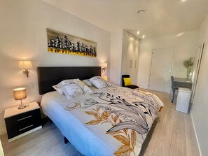 1 室のベッドルーム、セーフティボックス (室内)、アイロン / アイロン台、WiFi