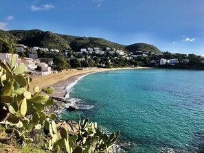 Sun loungers, beach towels