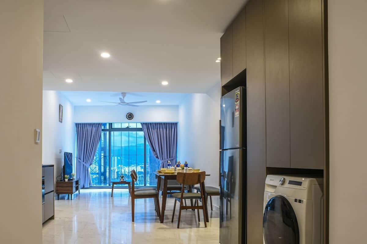 Family Double Room | Ruang tamu | TV