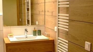 Classic Double Room | Bathroom