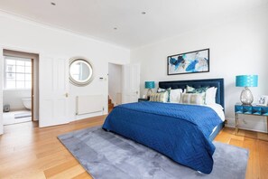 3 habitaciones, tabla de planchar con plancha, wifi y ropa de cama