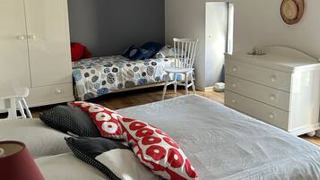 3 bedrooms, iron/ironing board, free WiFi, bed sheets