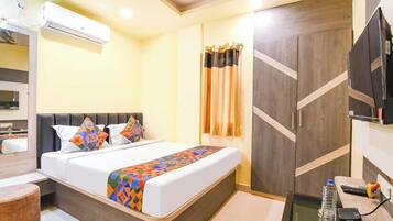 Deluxe Double Room, Balcony, City View | Iron/ironing board, free WiFi