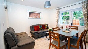 Luxury House, 4 Bedrooms, Non Smoking, Kitchen | Living area