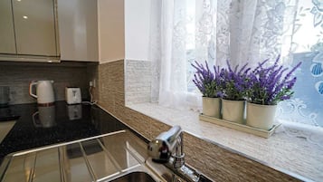 Luxury House, 4 Bedrooms, Non Smoking, Kitchen | Private kitchen