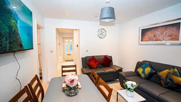 Luxury House, 4 Bedrooms, Non Smoking, Kitchen | Living area