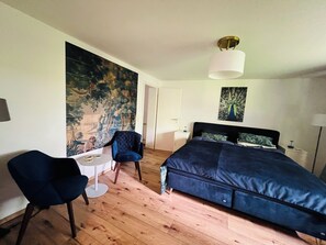 1 dormitorio, tabla de planchar con plancha, wifi y ropa de cama