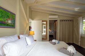 3 bedrooms, iron/ironing board, travel cot, WiFi - Villa Calico peaceful haven with an infinity pool and sea view close to beaches (Grand-Bourg)
