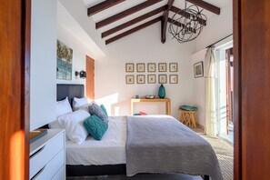 3 habitaciones, tabla de planchar con plancha, cuna de viaje y wifi 