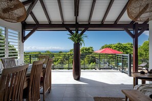 Outdoor dining - Villa Bwacajou 4-Star rated with private pool and view of the sea and Dominique (Grand-Bourg)