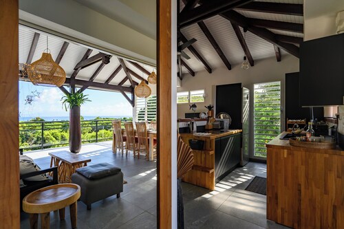 Villa Bwacajou classée 4 étoiles piscine avec vue sur la mer et la Dominique