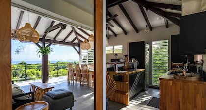 Villa Bwacajou classée 4 étoiles piscine avec vue sur la mer et la Dominique