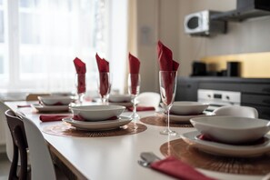 Dining - Superb 3 Bedroom & 3 Bathroom Duplex Apartment In Central Brussels (Molenbeek-Saint-Jean)