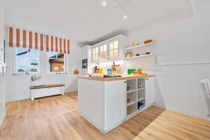 Kühlschrank, Ofen, Herdplatte, Geschirrspüler