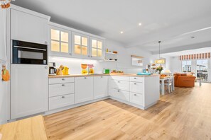 Kühlschrank, Ofen, Herdplatte, Geschirrspüler