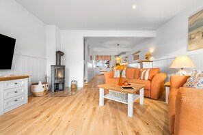 Televisie, een open haard en een stereo