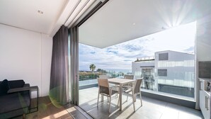 Căn hộ, nhiều giường, sân hiên, quang cảnh biển (Luxury Apartment ) | Khu ăn uống