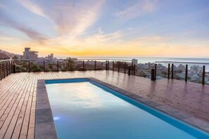 Pool - Deluxe Luxury 2 Bedroom Apartment, Seapoint (Cape Town)