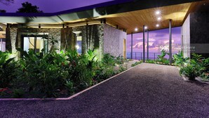 Property grounds - Luxury Villa, Panoramic Whale Tail & Ocean Views (Bahia Ballena)
